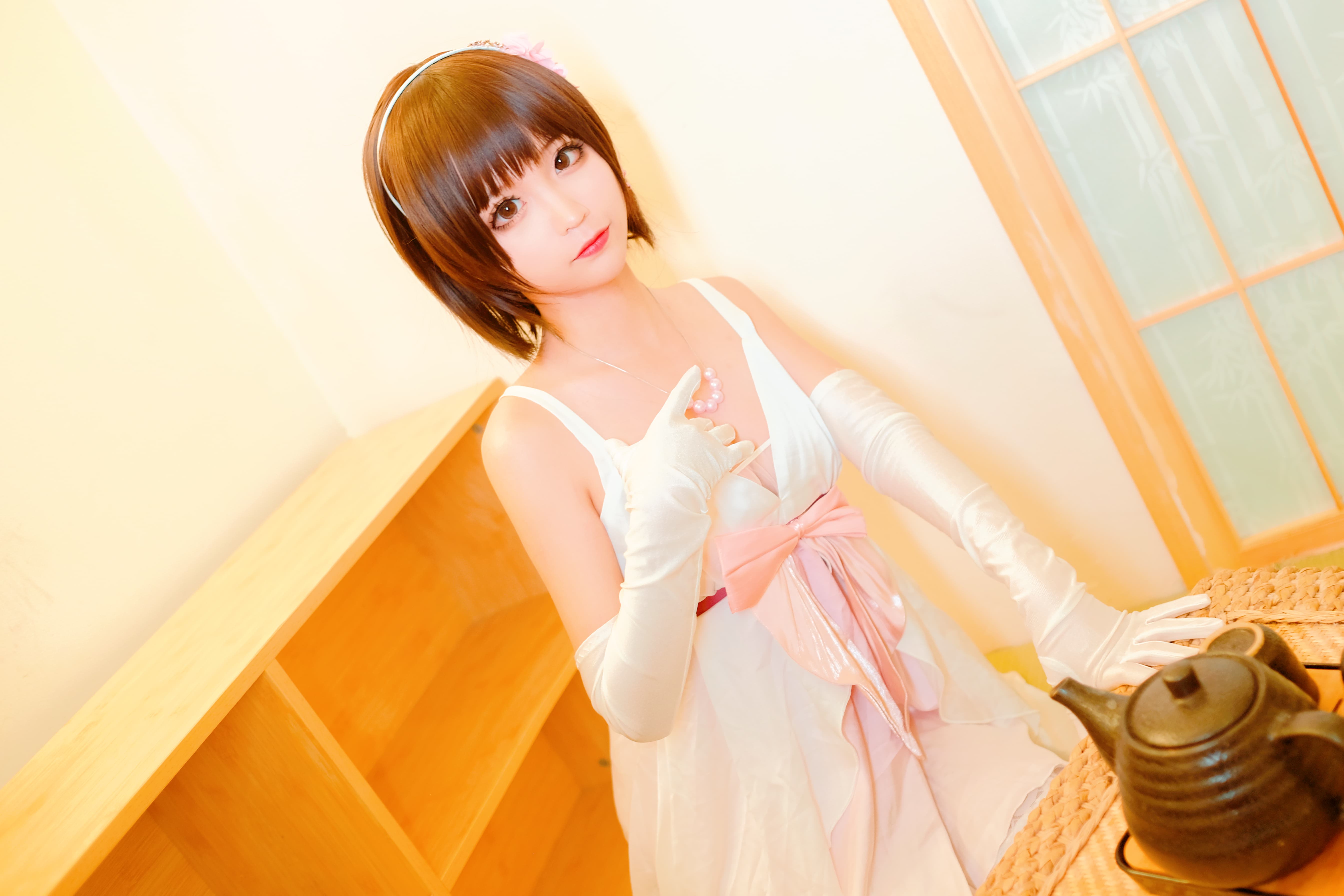 蠢沫沫 加藤惠白色蕾丝礼服COS写真 – 纯真与性感40P全图