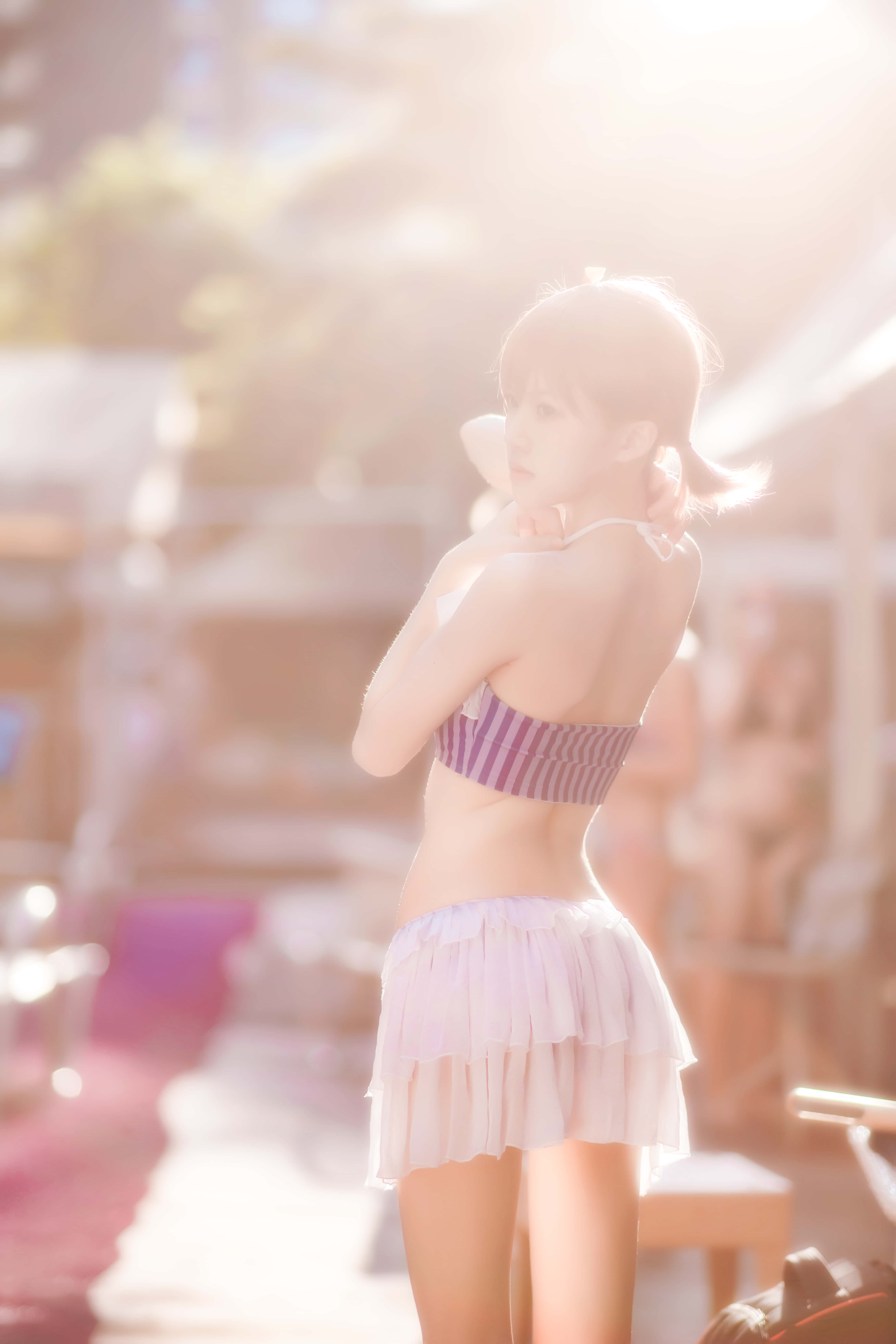 夏日泳池边的桜桃喵:49张高清写真展现青春与性感魅力