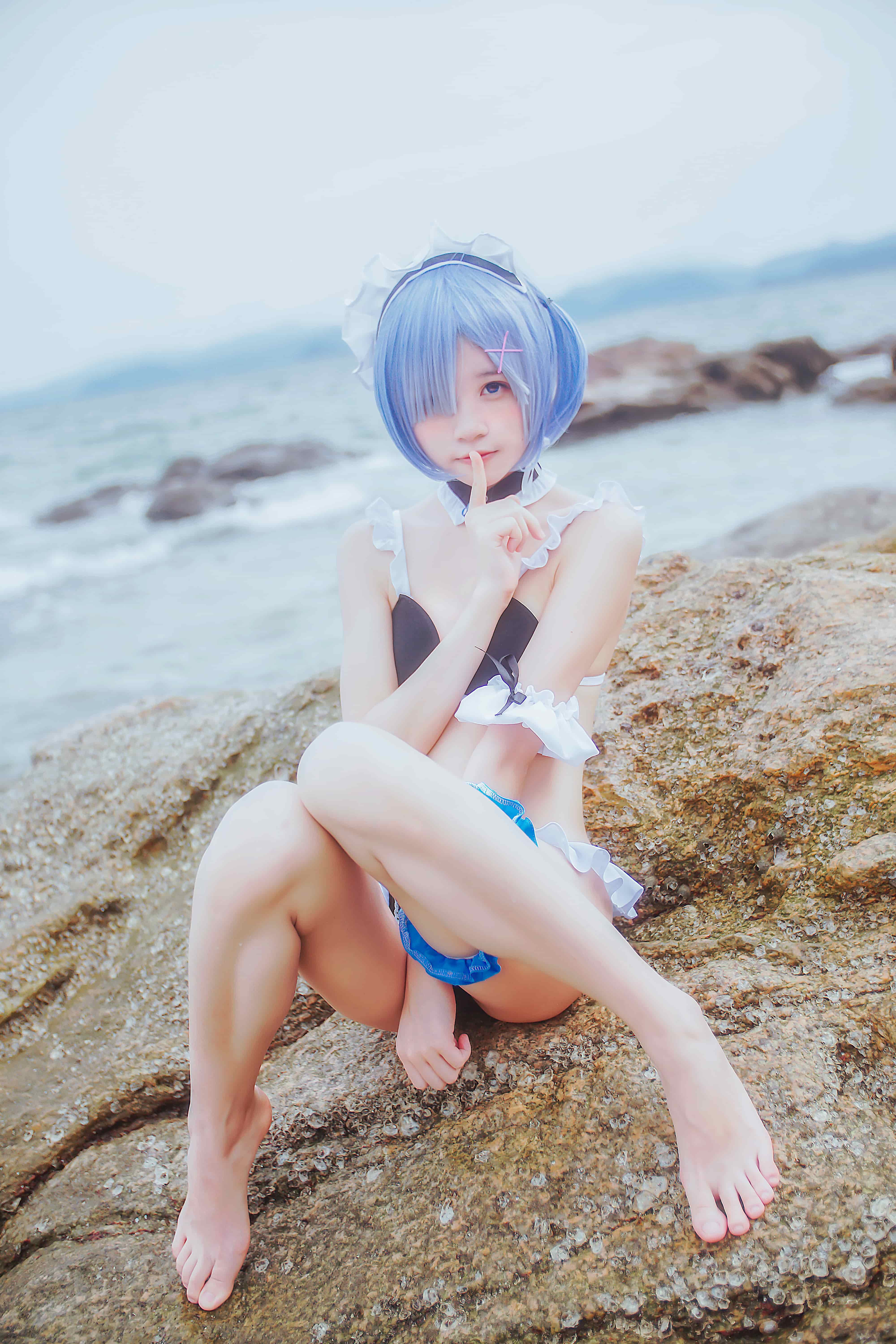 桜桃喵海边蕾姆女仆写真:48张性感动漫风写真集