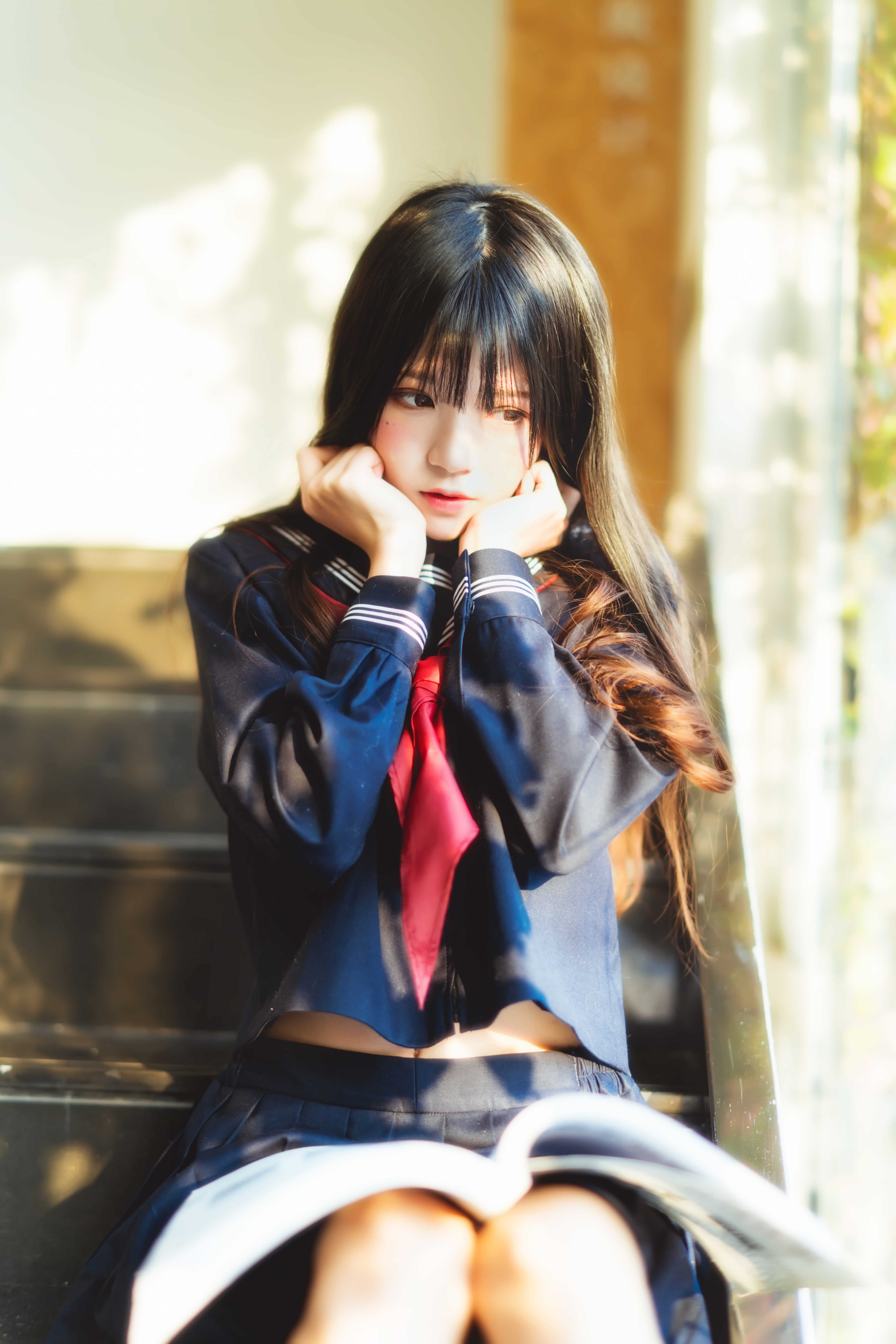 桜桃喵黑色水手服写真集:初冬少女の纯真与神秘