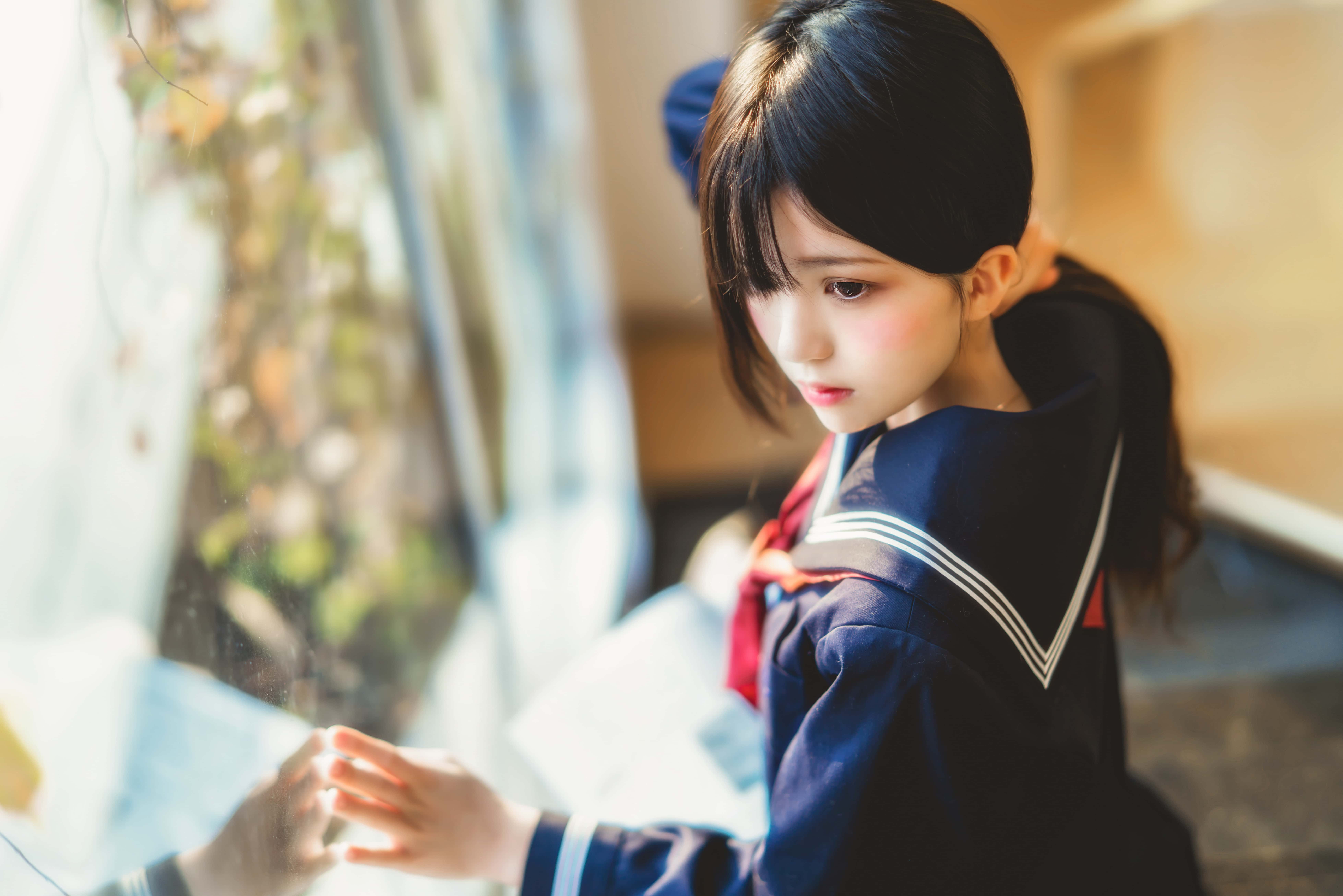 桜桃喵黑色水手服写真集:初冬少女の纯真与神秘
