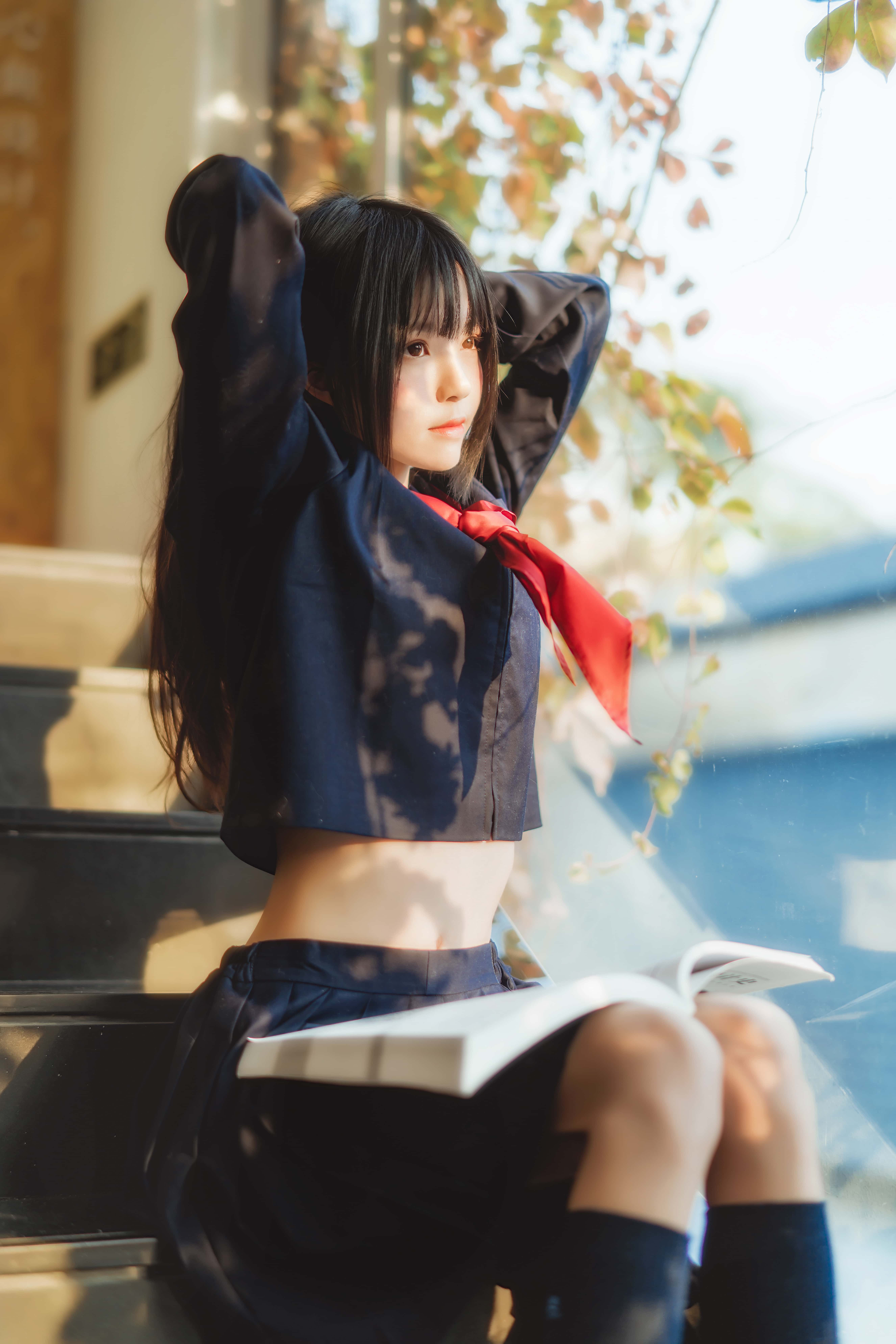 桜桃喵黑色水手服写真集:初冬少女の纯真与神秘