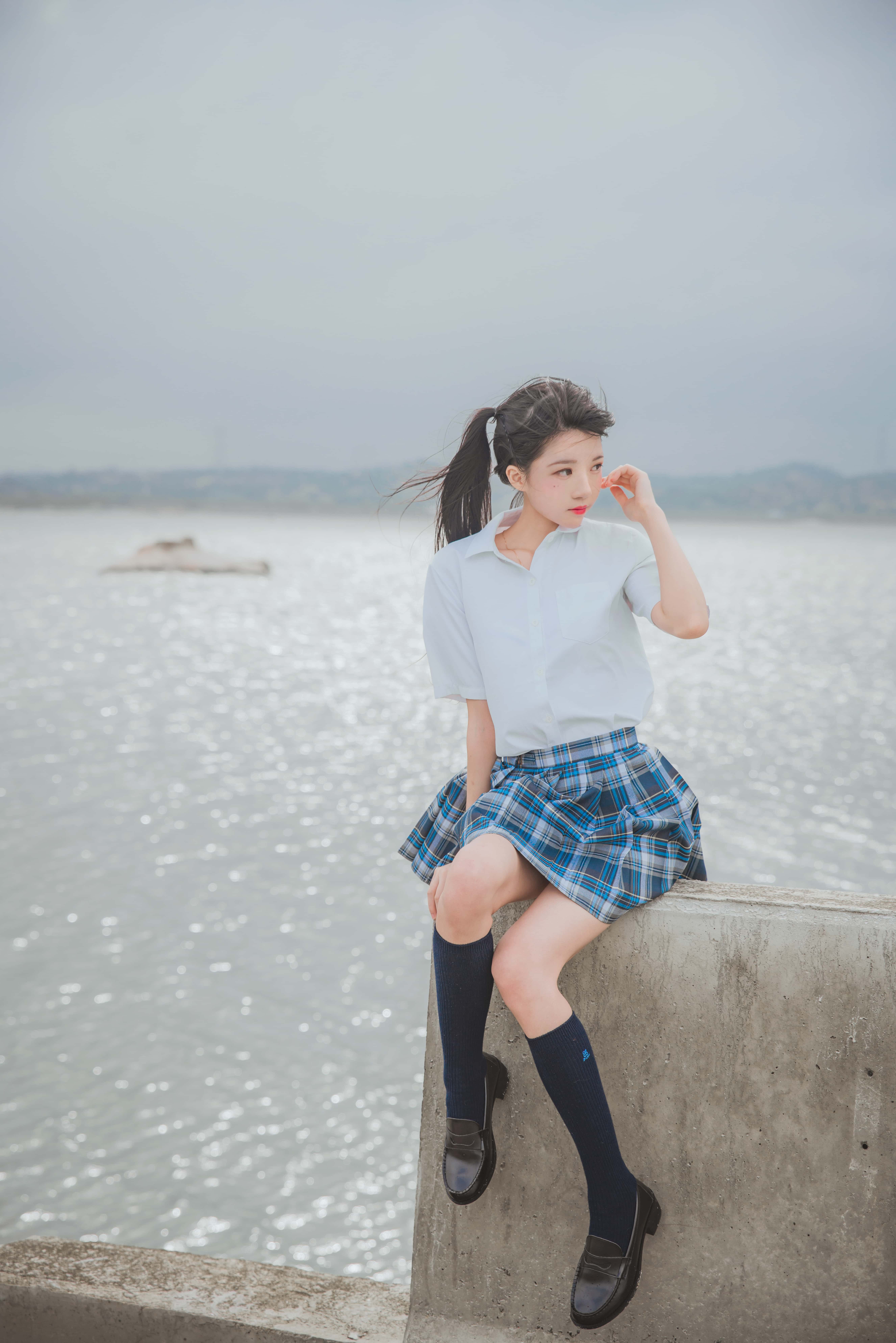 桜桃喵《耳畔的风》海边校服写真集|青春系治愈女神